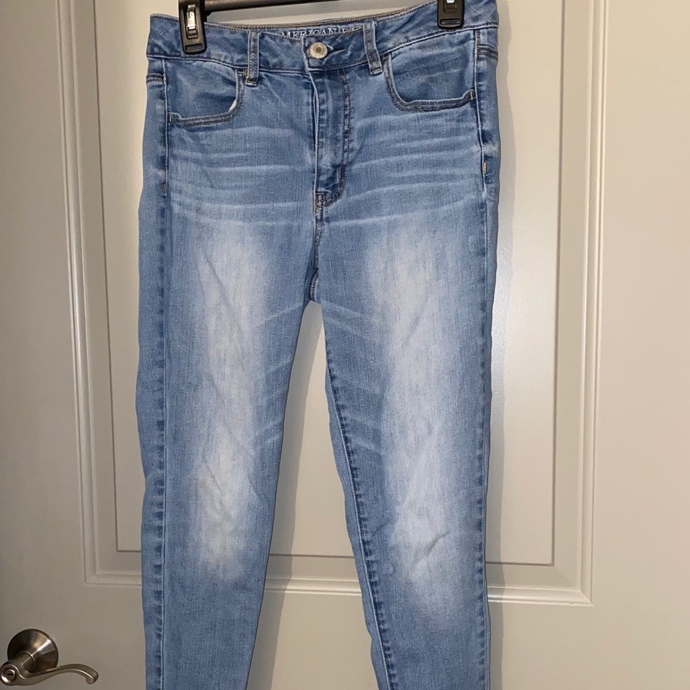 AMERICAN EAGLE HIGH RISE JEANS